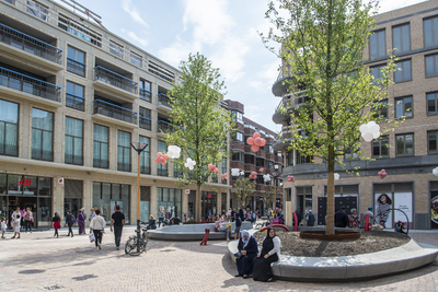 910786 Afbeelding van de openingsdag van Leidsche Rijn Centrum (Hof van Bern) te Utrecht.